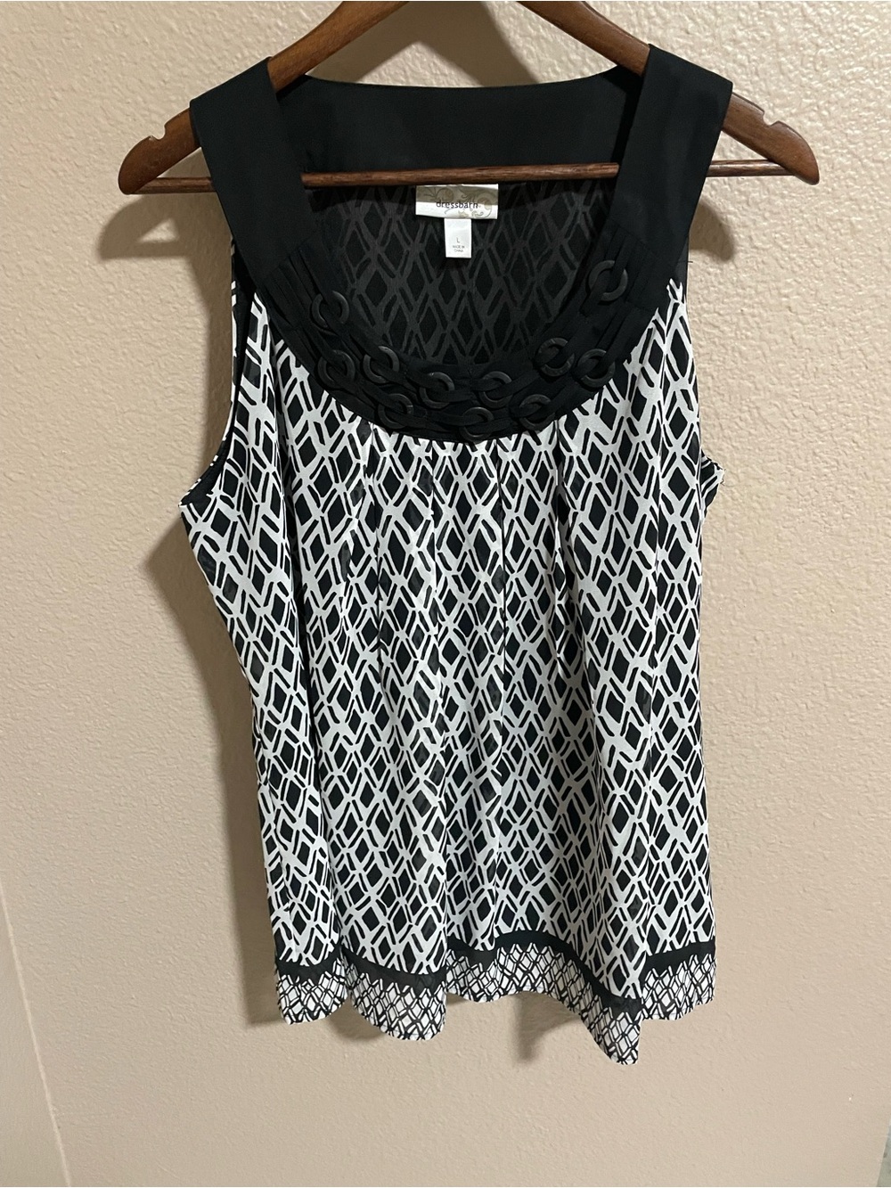 Sleeveless Black & White Geometric Tank Top - Stretch & Breathable